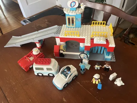Lego DUPLO Parking Garage and Car Wash 10948 COMPLETE Toy Kit Set No Box