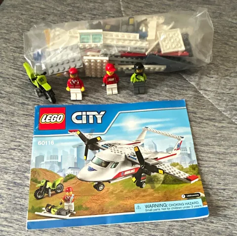 LEGO City 60116 Ambulance Plane complete w/ Manual+ Minifigs, No Box
