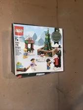 LEGO Seasonal Christmas Town Square (40263) New & Factory Sealed Box Bent