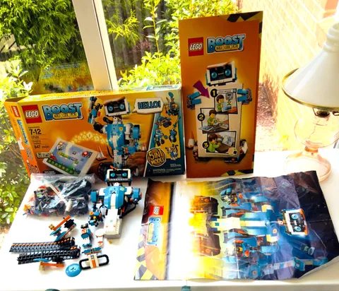 LEGO BOOST Creative Toolbox 17101 Robot Building & Educational Set READ
