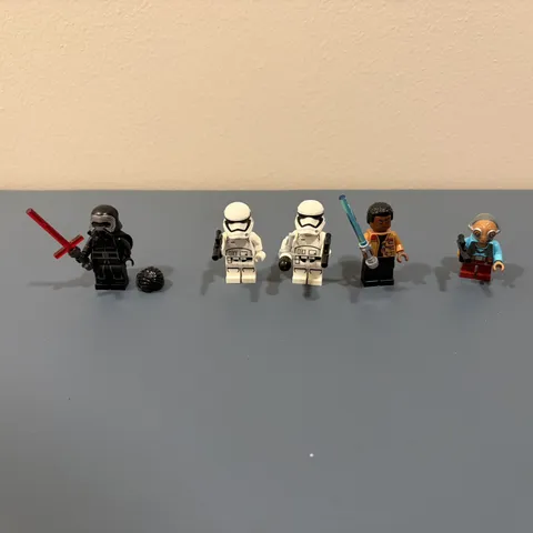 LEGO Star Wars Minifigures from set 75139 Battle on Takodana