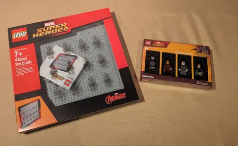 LEGO Marvel Super Heroes Minifigure Collection & Display Frame NIB (5005256)