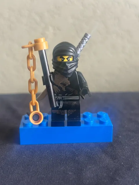 Lego Ninjago Cole DX with Weapons