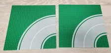 Lego 30281 613p01 Green Baseplate Road 32 x 32 8-Stud Curve Road Pattern Lot Of2