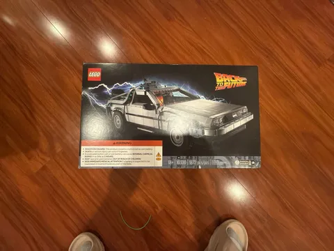 LEGO Icons Back to the Future DeLorean Time Machine Set 10300 NEW IN BOZ