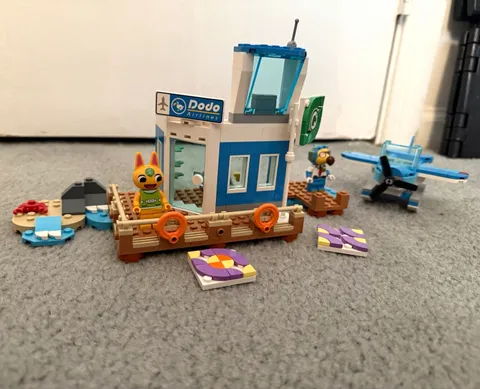 LEGO Animal Crossing: Fly with Dodo Airlines Airport (77051) 292 pcs Wilbur