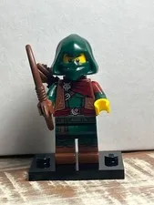 LEGO Minifigure Series 16 Rogue - Green Hood - Archer - Duel Molded Legs & Arm
