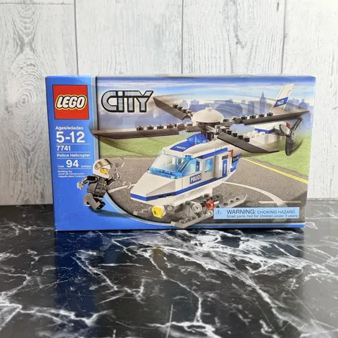 LEGO CITY: Police Helicopter (7741)