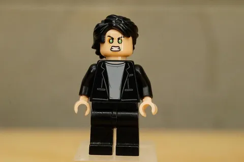 Lego Bruce Banner Minifigure SH408 from set 76084 76104 Marvel Super Heroes