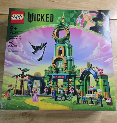 LEGO Wicked Welcome to Emerald City 75684 Complete Set 945 pcs