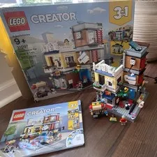 LEGO Creator 3-in-1 Townhouse Pet Shop & Café Set 31097 969 Pieces w/ Box