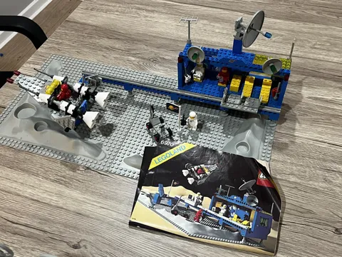 LEGO 926 / 493 Classic Space Command Centre (1979) w/ Base Plates (description)