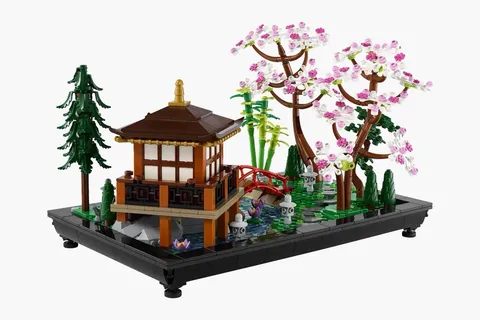 LEGO Tranquil Garden Complete + Extra Pieces. No box or instructions.