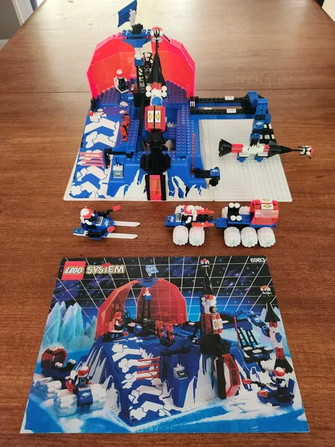 Lego Ice Planet 6983 Ice Station Odyssey - 100% Complete with Instructions