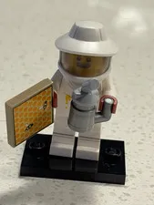 LEGO Minifigures Beekeeper with Beehive Tile & Smoker Accessory