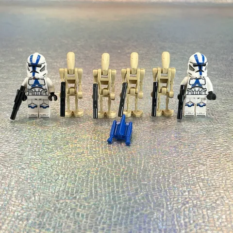 LEGO Star Wars 4x Droids 2x 501st Legion Clone Trooper Minifigures 75280