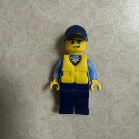LEGO: cty0536 City Police Officer, Yellow Life Jacket, from City Starter Set