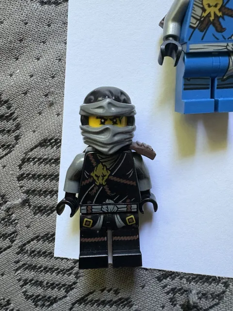 LEGO ninjago cole honor robe minifigure