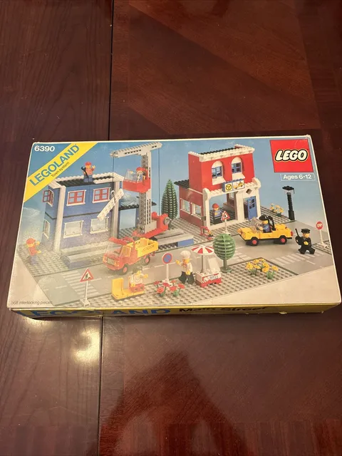 LEGO 6390 Main Street Legoland Town System 1990 - NEW Factory Sealed !