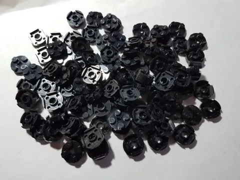 LEGO BULK LOT OF 100 BLACK ROUND PLATES 2X2 AXLE HOLE #4032