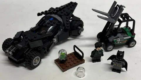 LEGO DC Super Heroes 76045 Kryptonite Interception Batman Minifigures Forklift