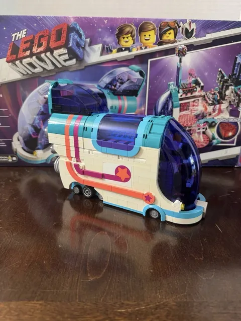 LEGO Movie 2 Pop-Up Party Bus 70828 Complete Set w/Minifigures & Box - No Manual