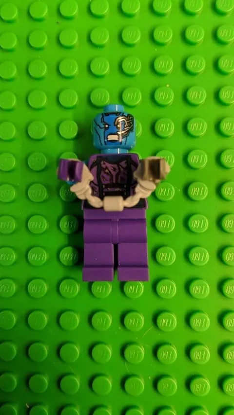 LEGO Genuine Super Heroes Nebula Torn Outfit Angry sh386 sh0386 76081 Minifigure