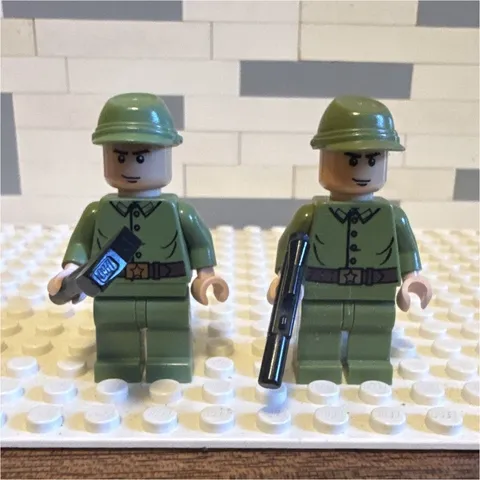 LEGO Minifigure Lot of 2 Russian guard Indiana jones 2008