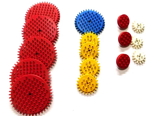 Lot of 16 Vintage LEGO Gears an wheel rims , 1960-70