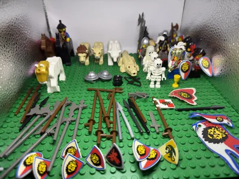 Lego Lion Knight King, Soldiers, Medieval Minifigs, Weapons & Animals! See descr