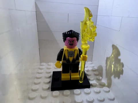 LEGO DC Superheroes Sinestro Minifigure w/Staff ~ (SH144) ~ (from Set 76025)