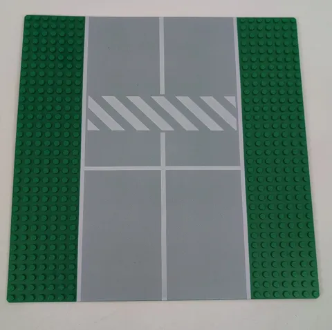 Lego Green Gray Base Plate Road with Crosswalk 10 x 10 Straight Crosswalk 2358