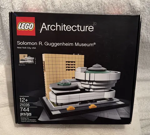 LEGO ARCHITECTURE: Solomon Guggenheim Museum (21004)