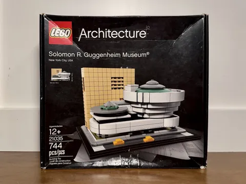 LEGO Architecture Guggenheim Museum (21035) - NEW Open Box