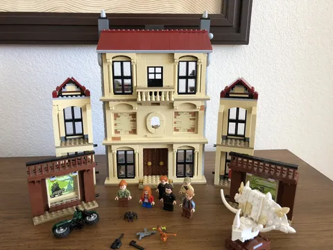 LEGO 75930 INDORAPTOR RAMPAGE AT LOCKWOOD ESTATE Jurassic World Nearly Complete