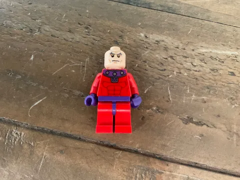 LEGO Magneto Minifigure sh0031 Marvel Super Heroes X-Men 6866 Lot Rare