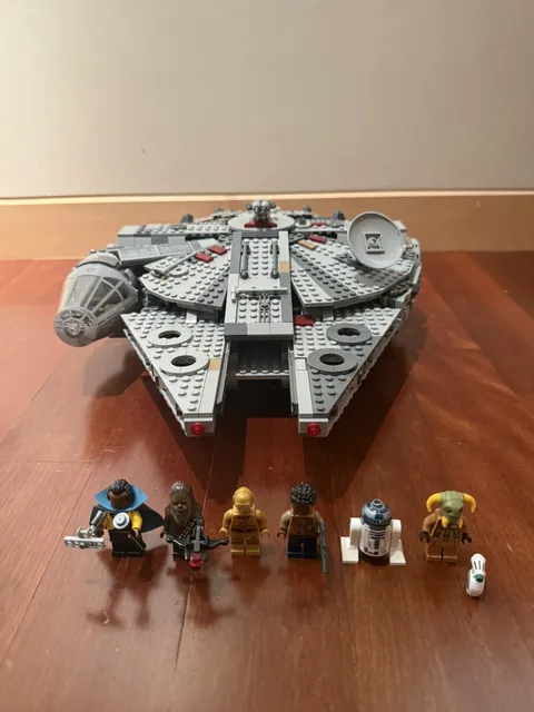 LEGO Star Wars: Millennium Falcon (75257) W/ Manual And Figures 