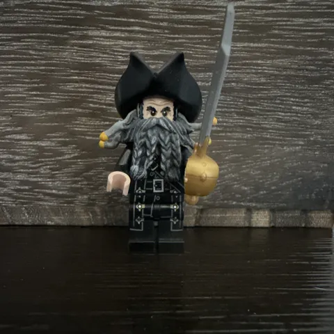 LEGO Blackbeard minifigure Pirates of the Caribbean 4195 Queen Anne's Revenge