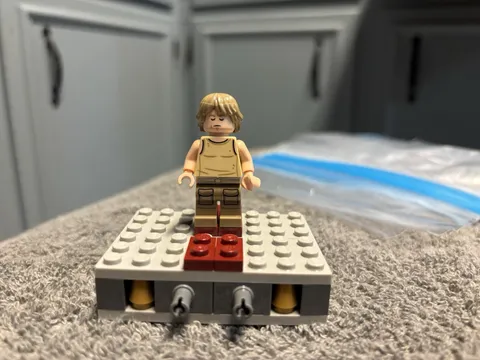 Lego Star Wars Luke Skywalker Minifigure 75330 Degobah Tan Tank Top