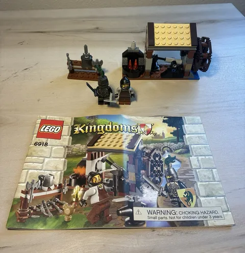 LEGO Castle Kingdoms: Blacksmith Attack (6918) 99.9% Complete w/ Instructions