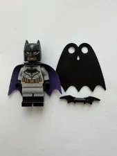 Lego Light Grey Rebirth Batman Minifigure sh0531 76111 DC Purple Dual Sided Cape