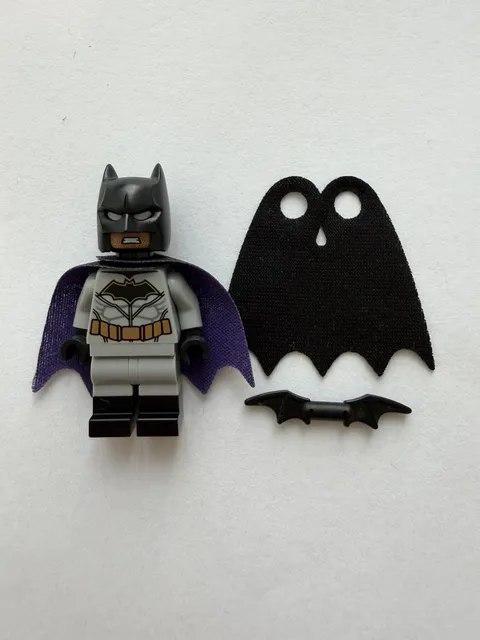 Lego Light Grey Rebirth Batman Minifigure sh0531 76111 DC Purple Dual Sided Cape