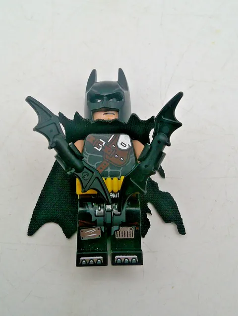 LEGO Batman 70836 Battle Ready Batman w/ Cape & Acc. Minifigure Minifig