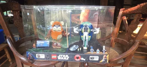 Official LEGO Store Display Star Wars Wicket 75430 Jango Fett Retail Display