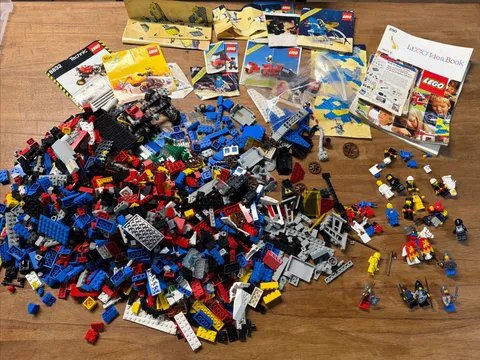 LEGO Bulk Lot 5+ Lbs Parts Pieces Manuals Baseplates mini figures Vintage 1980s