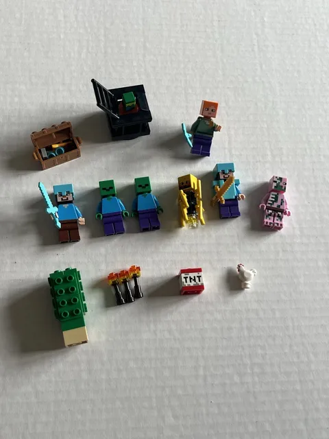 Authentic LEGO Minifigure Lot of 8 Minecraft Figures and accessories.