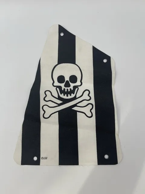 ⭐Lego Pirates 6268 Renegade Runner 1993 Skull Crossbones Sail⭐