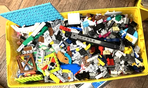 LEGO Bulk Parts and Pieces 3 Lbs Pounds - Clean Bricks Yellow 8 Stud Box B004