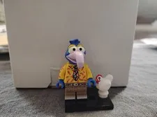 Gonzo LEGO Minifigure With Chicken And Stand - 71033 - The Muppets