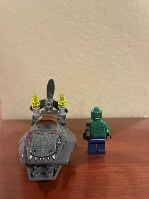 LEGO BATMAN: Hunt for Killer Croc (croc jetski and minifig bat008 only)